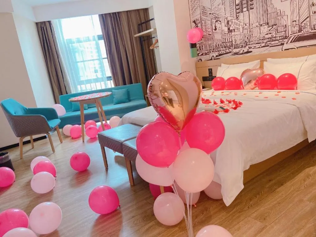 Bed in City Comfort Inn Haikou Xiuying District Wanda Plaza