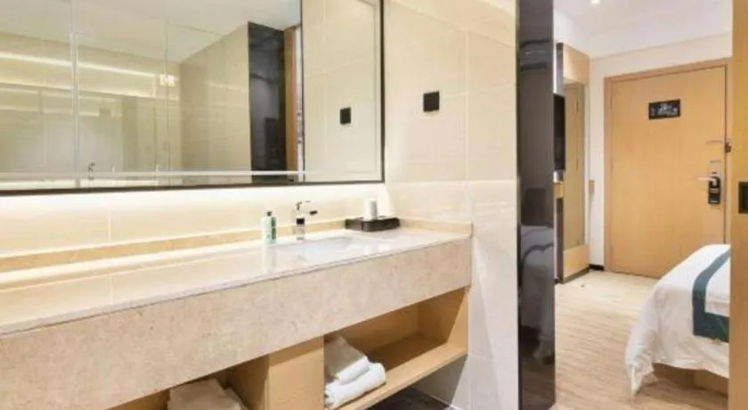 Bed in City Comfort Inn Haikou Xiuying District Wanda Plaza