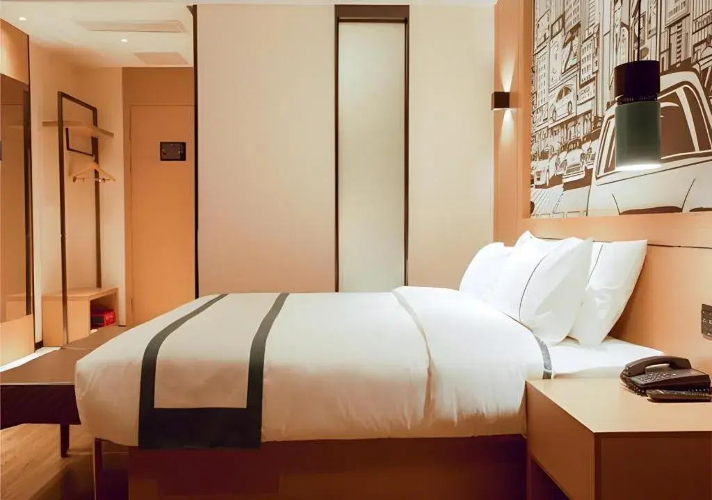 Bed in City Comfort Inn Honghu Shopping Park Bao'an Plaza Bed in City Comfort Inn Honghu Shopping Park Bao'an Plaza