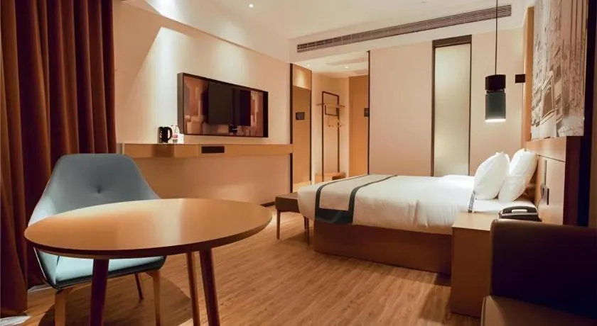 Bed in City Comfort Inn Honghu Shopping Park Bao'an Plaza