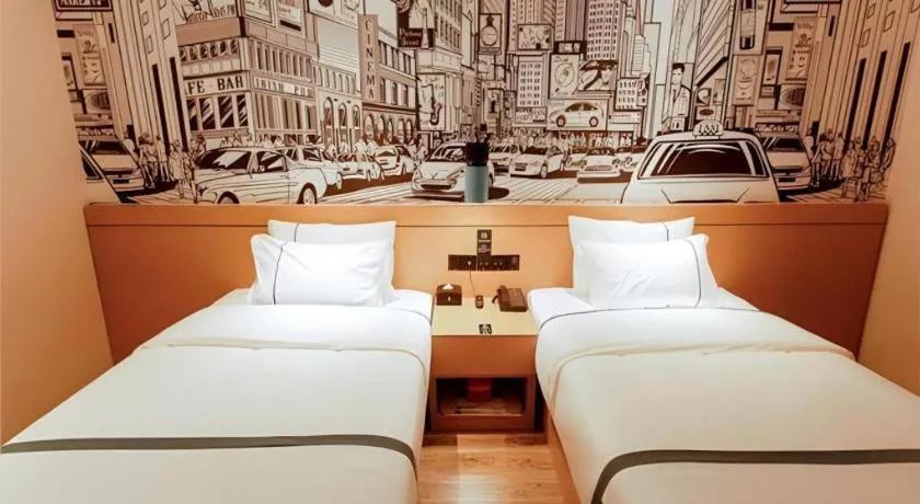 Bed in City Comfort Inn Honghu Shopping Park Bao'an Plaza