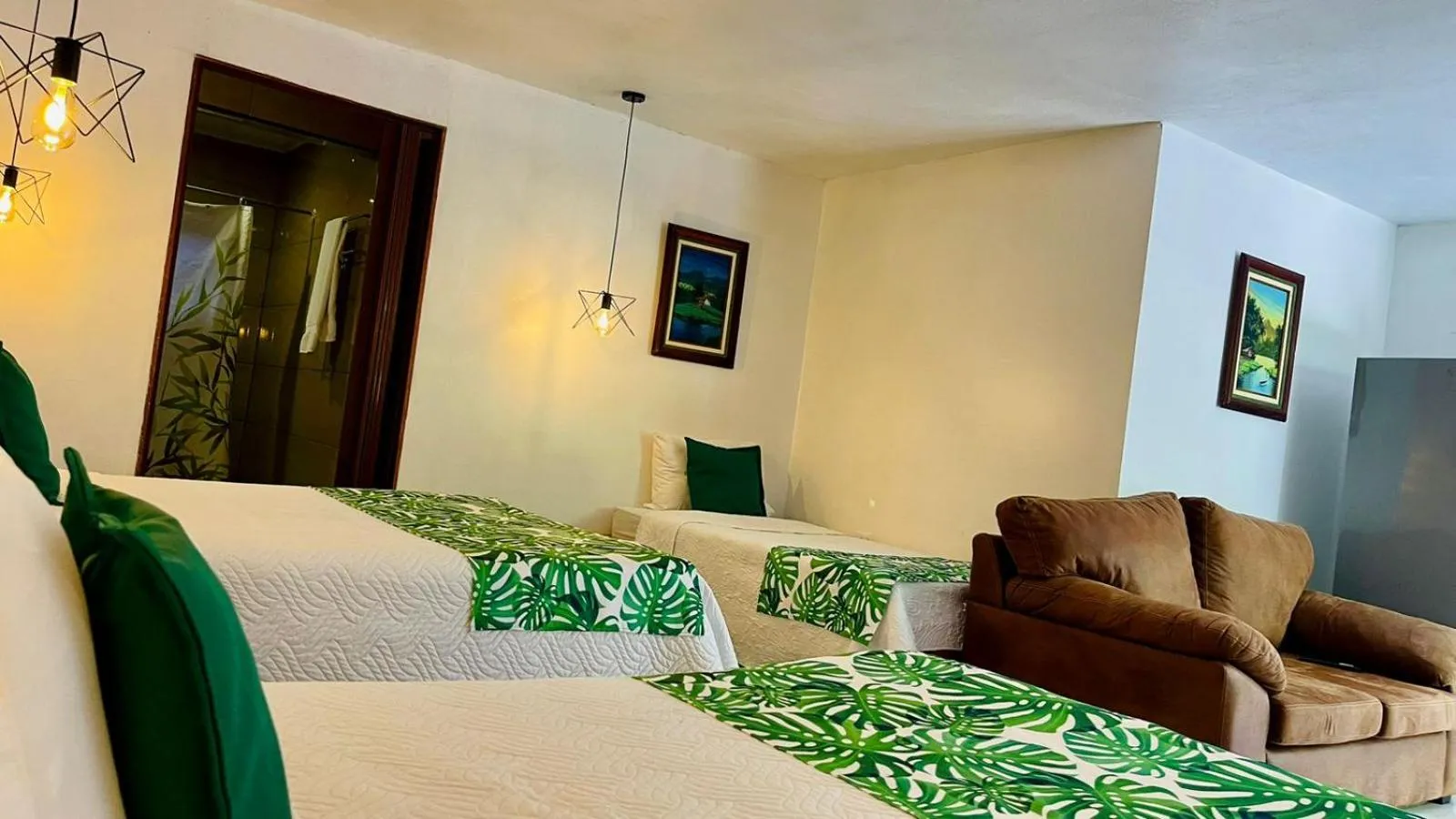 Bed in Freddy`s Place B&B