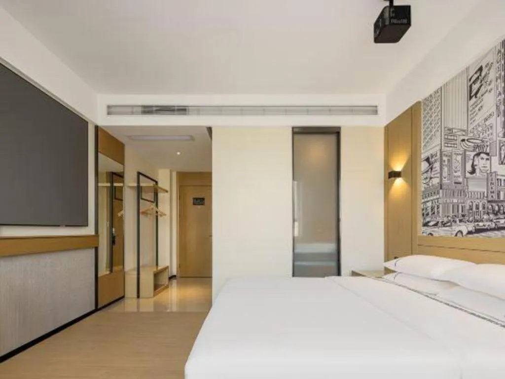 Bed in City Comfort Inn Shaoguan High-speed Railway Station Guanshaoyuan