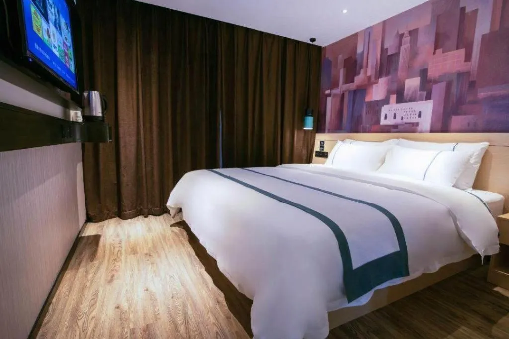 Bed in City Comfort Inn Changsha Outlets Datuo Metro Station