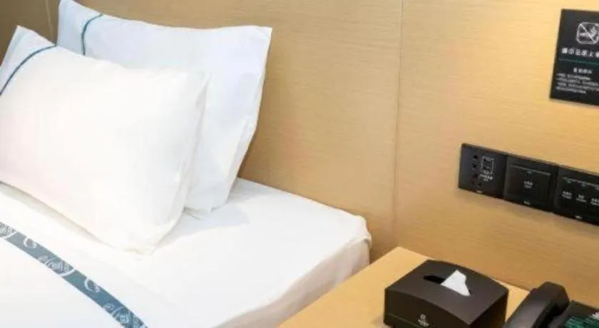 Bed in City Comfort Inn Yulin Yudong