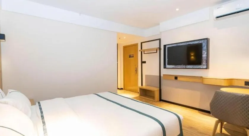 Bed in City Comfort Inn Yulin Yudong