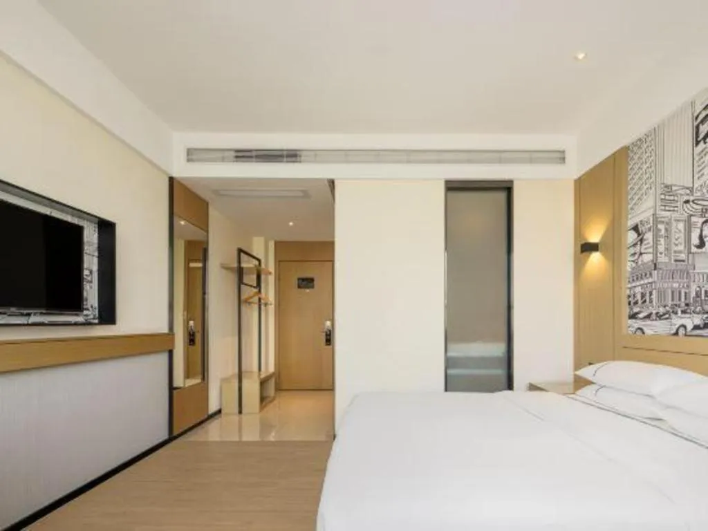 Bed in City Comfort Inn Yulin Yudong