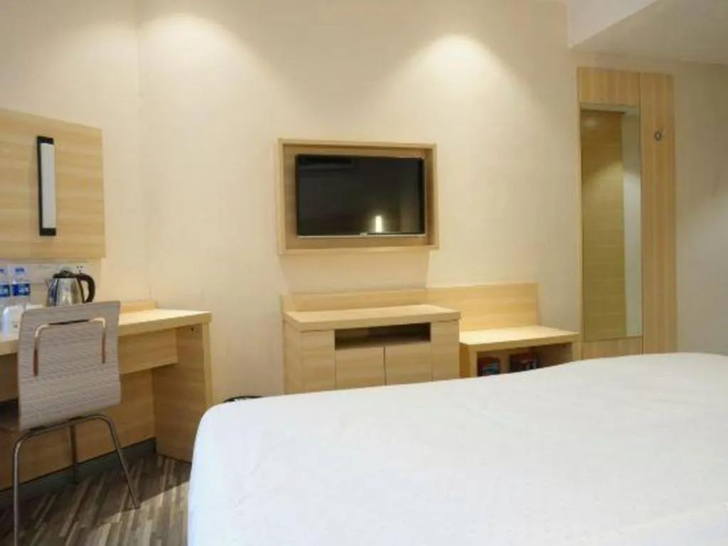 Bed in City Comfort Inn Dongguan Shijie Jiarong Shopping Plaza