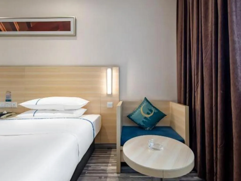 Bed in City Comfort Inn Dongguan Shijie Jiarong Shopping Plaza
