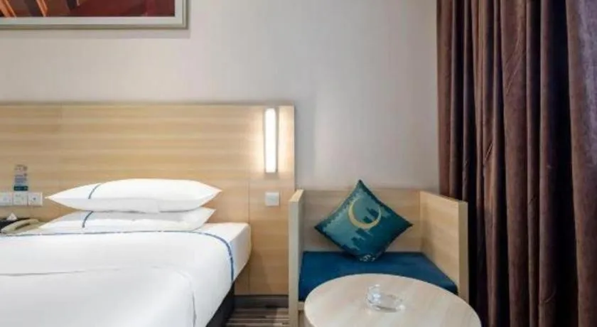 Bed in City Comfort Inn Dongguan Shijie Jiarong Shopping Plaza