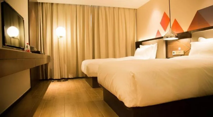 Borrman Hotel Huanggang Wuxue Yuhu Road