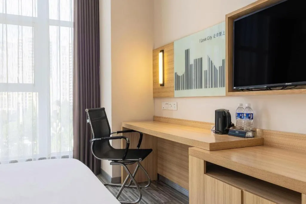 Bed in City Comfort Inn Dongguan Shilong Huixing Commercial Center