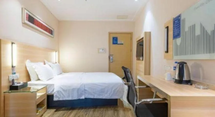 Bed in City Comfort Inn Dongguan Shilong Huixing Commercial Center