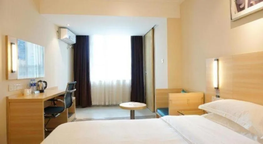 Bed in City Comfort Inn Dongguan Shilong Huixing Commercial Center