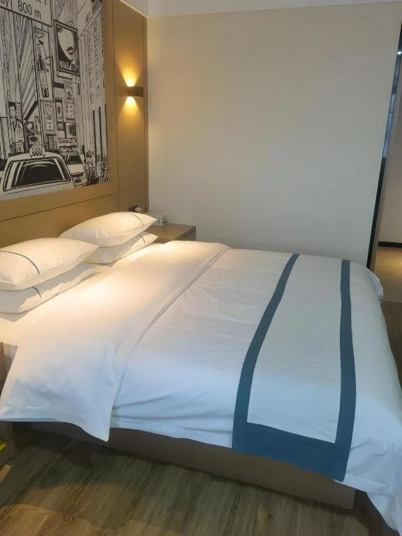 Bed in City Comfort Inn Shiyan Wudang Mountain