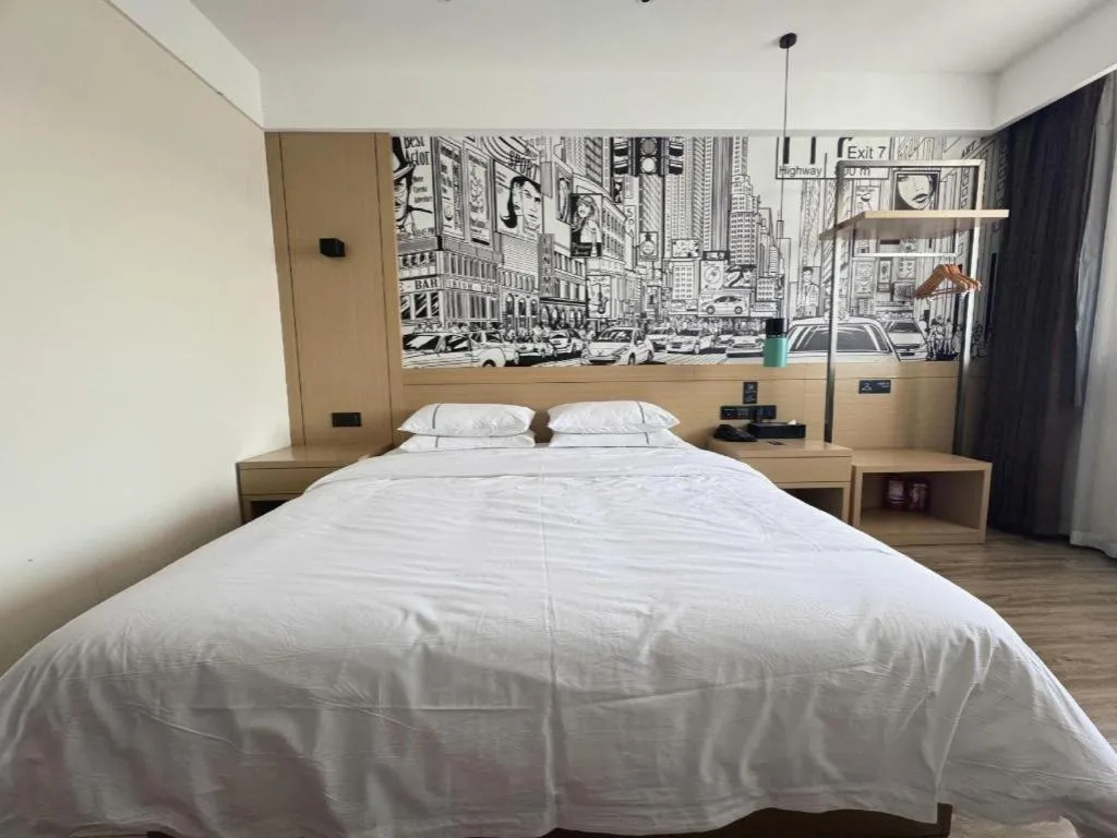 Bed in City Comfort Inn Shiyan Wudang Mountain