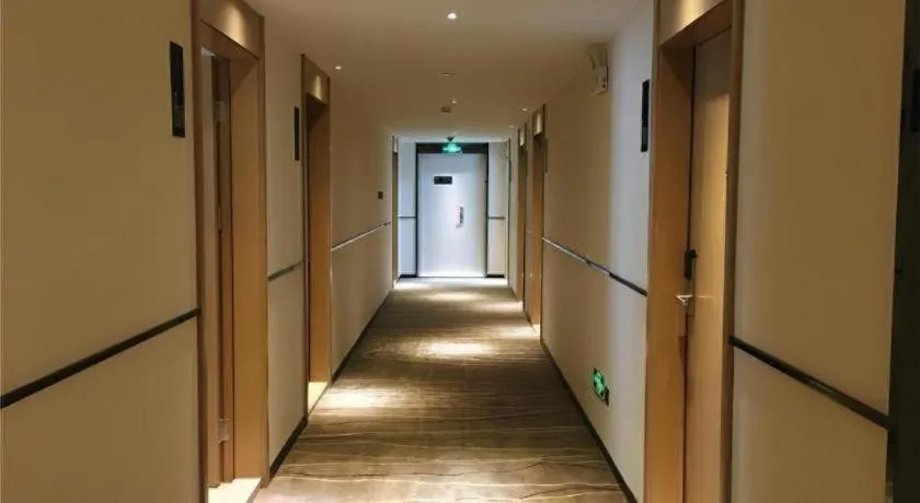 City Comfort Inn Wuzhou High-speed Railway Station Canghai Lake Park