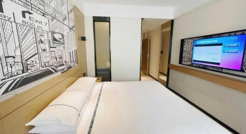 Bed in City Comfort Inn Wuzhou High-speed Railway Station Canghai Lake Park