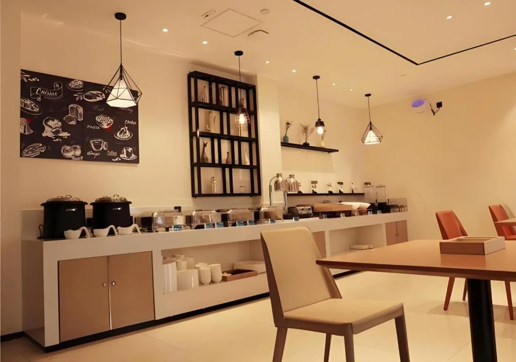 City Comfort Inn Wuzhou High-speed Railway Station Canghai Lake Park