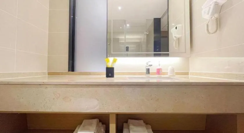 City Comfort Inn Wuzhou High-speed Railway Station Canghai Lake Park