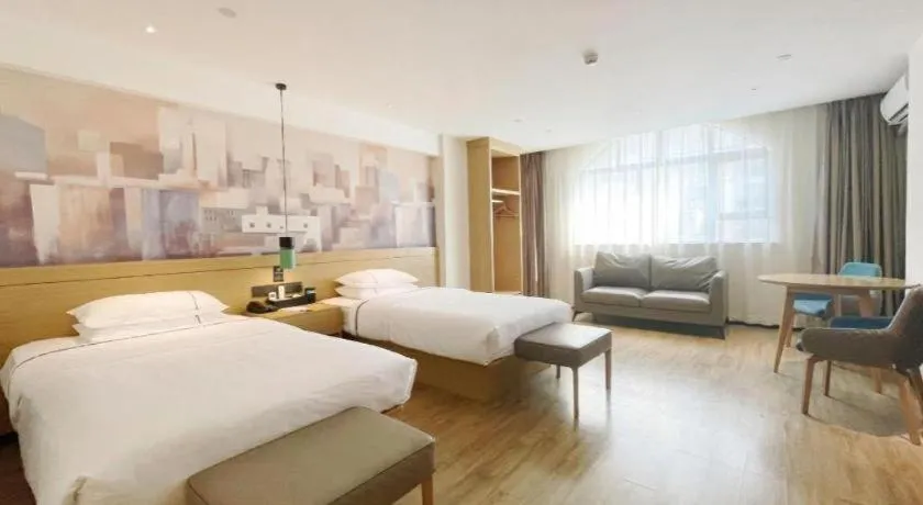 Bed in City Comfort Inn Wuzhou High-speed Railway Station Canghai Lake Park