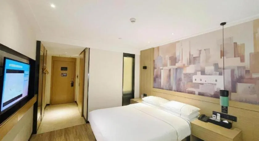 Bed in City Comfort Inn Wuzhou High-speed Railway Station Canghai Lake Park