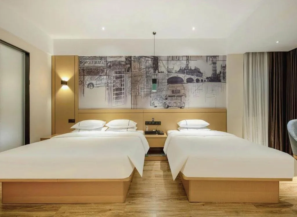 Bed in City Comfort Inn Wuzhou High-speed Railway Station Canghai Lake Park