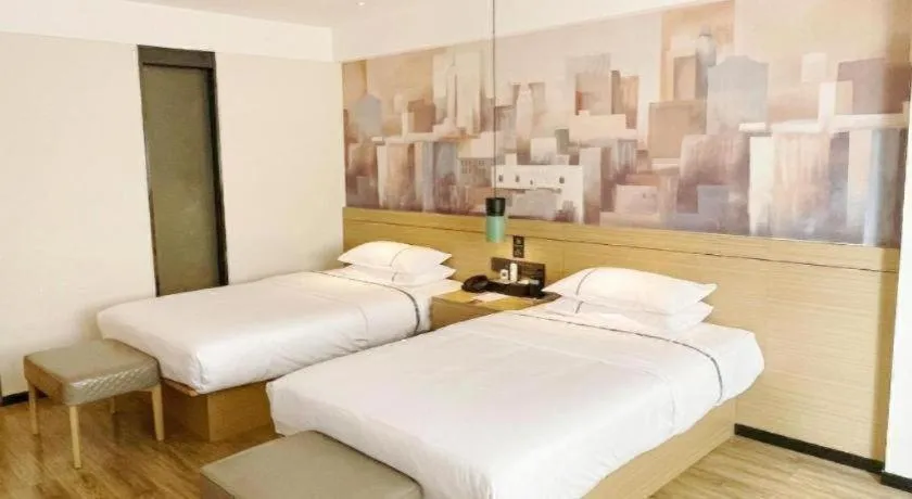Bed in City Comfort Inn Wuzhou High-speed Railway Station Canghai Lake Park