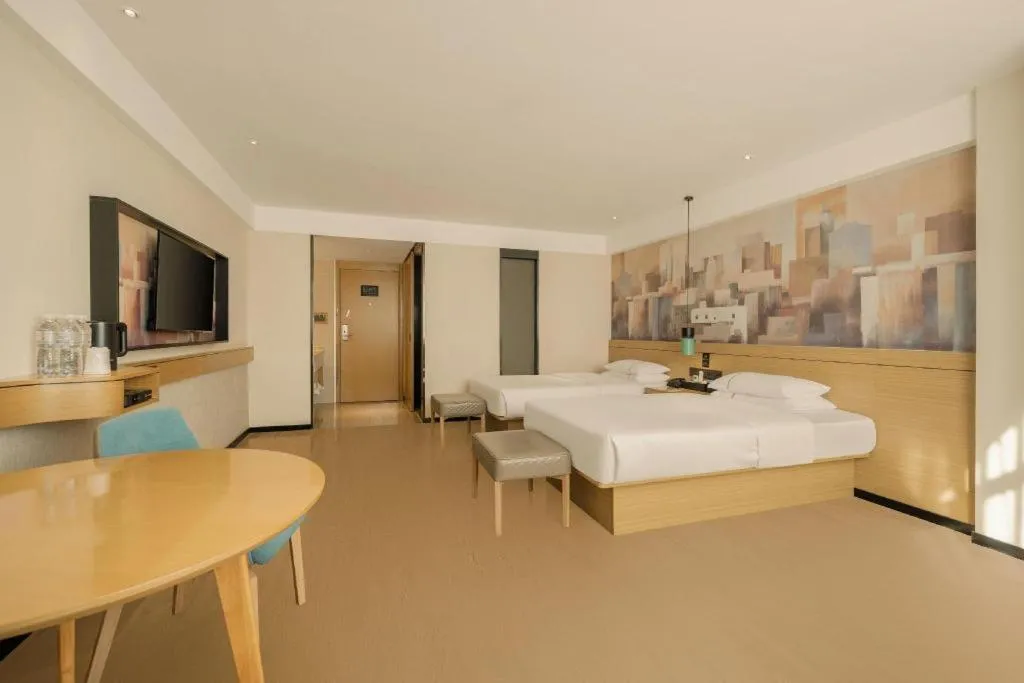 Bed in City Comfort Inn Wuzhou High-speed Railway Station Canghai Lake Park