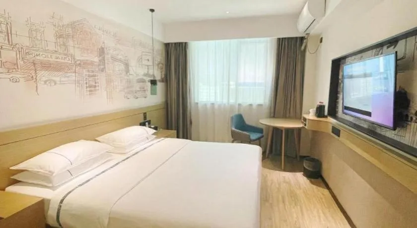 Bed in City Comfort Inn Wuzhou High-speed Railway Station Canghai Lake Park