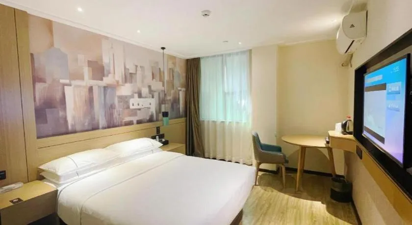 Bed in City Comfort Inn Wuzhou High-speed Railway Station Canghai Lake Park