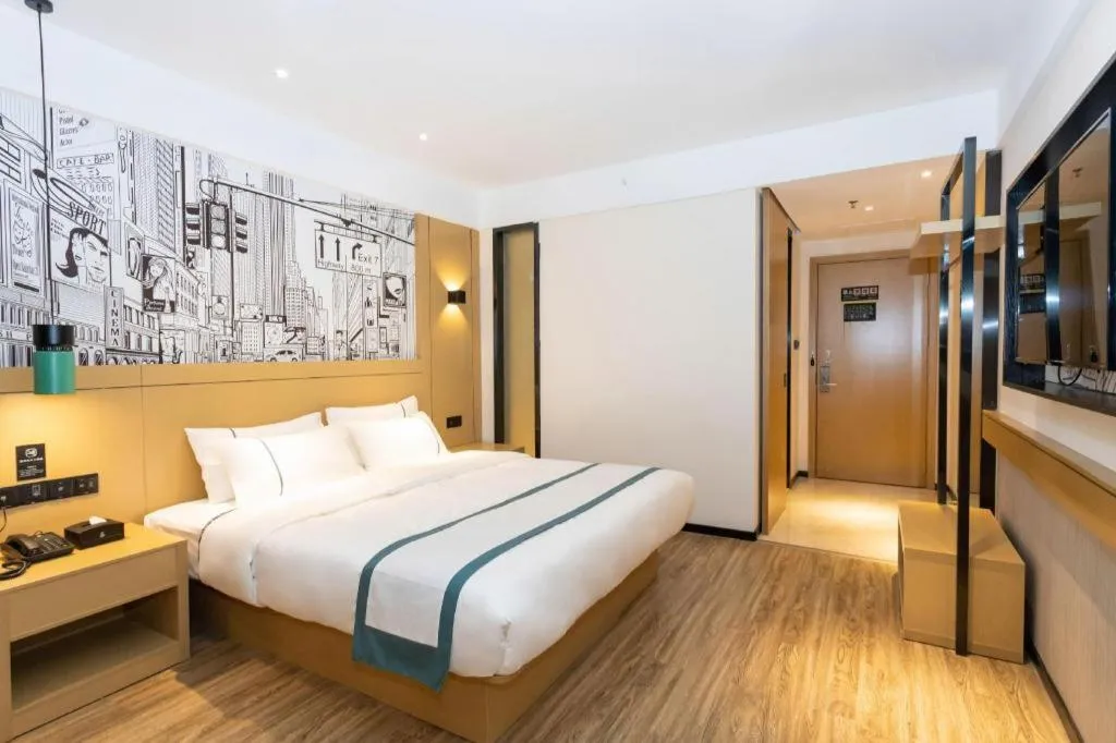 Bed in City Comfort Inn Wuzhou High-speed Railway Station Canghai Lake Park