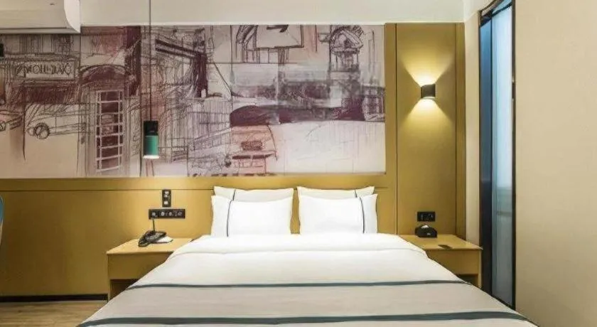 Bed in City Comfort Inn Wuzhou High-speed Railway Station Canghai Lake Park