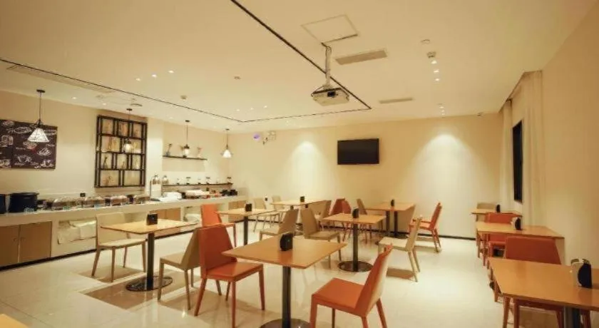 City Comfort Inn Wuzhou High-speed Railway Station Canghai Lake Park