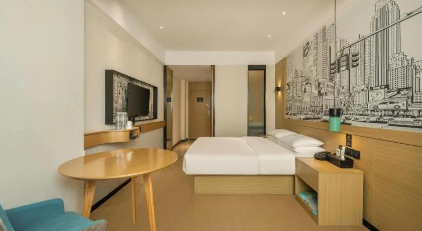 Bed in City Comfort Inn Wuzhou High-speed Railway Station Canghai Lake Park