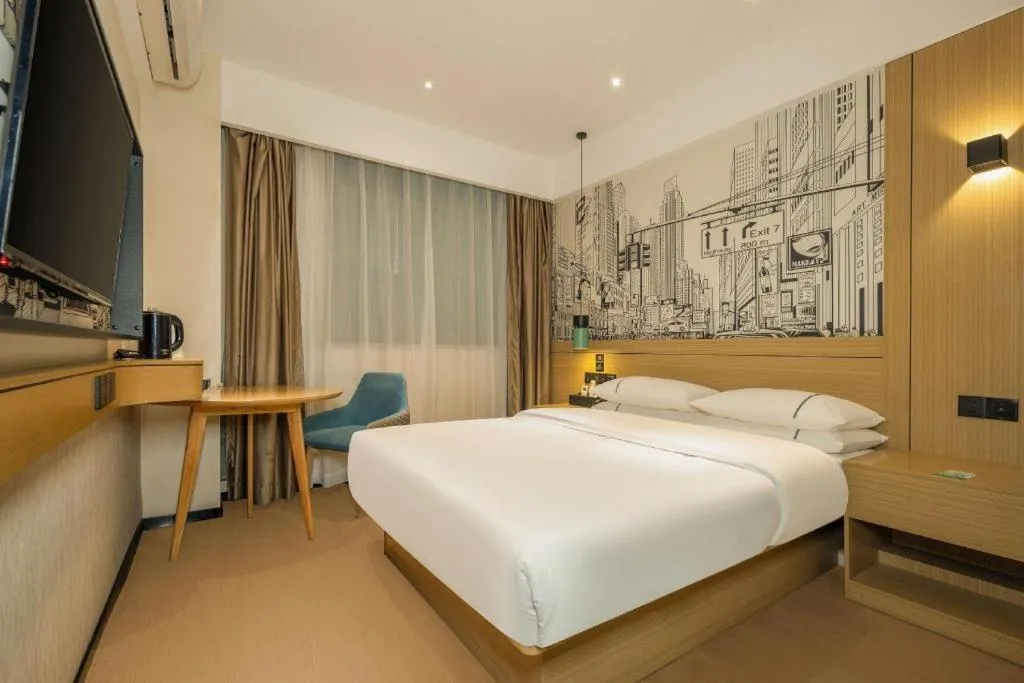 Bed in City Comfort Inn Wuzhou High-speed Railway Station Canghai Lake Park