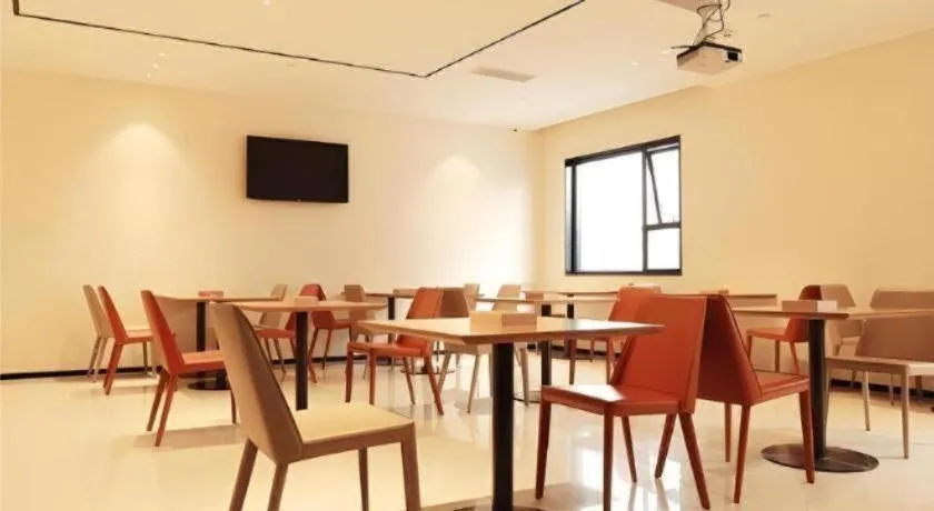 City Comfort Inn Wuzhou High-speed Railway Station Canghai Lake Park