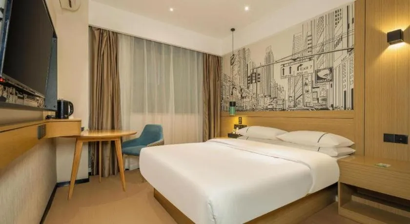 Bed in City Comfort Inn Wuzhou High-speed Railway Station Canghai Lake Park