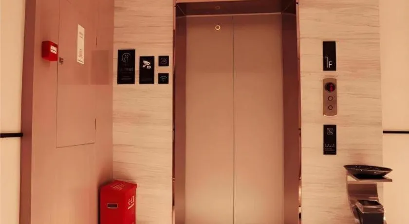 City Comfort Inn Wuzhou High-speed Railway Station Canghai Lake Park