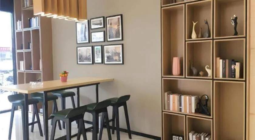 City Comfort Inn Wuzhou High-speed Railway Station Canghai Lake Park