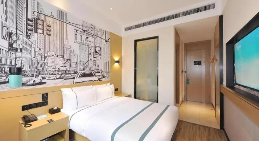 Bed in City Comfort Inn Chengdu Transportation Technical College Traditional Chinese Medicine