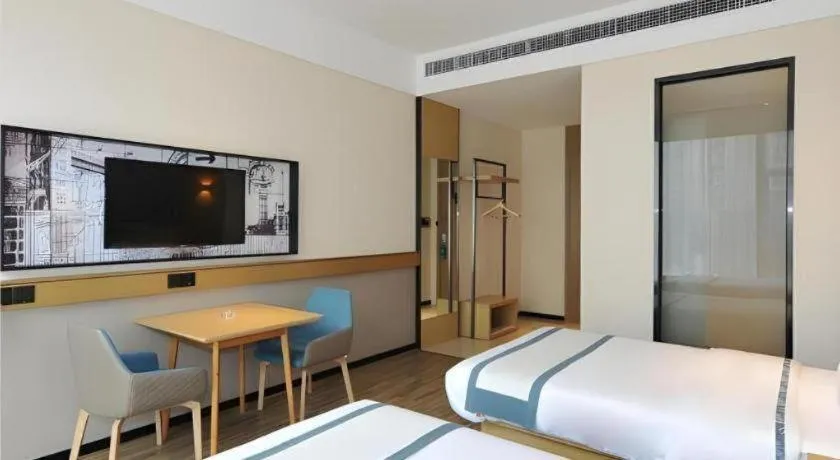 Bed in City Comfort Inn Chengdu Transportation Technical College Traditional Chinese Medicine