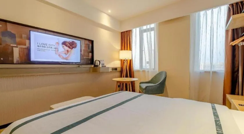 Bed in City Comfort Inn Chengdu Wenjiang Zhujiang Square Guanghua Park Metro Station