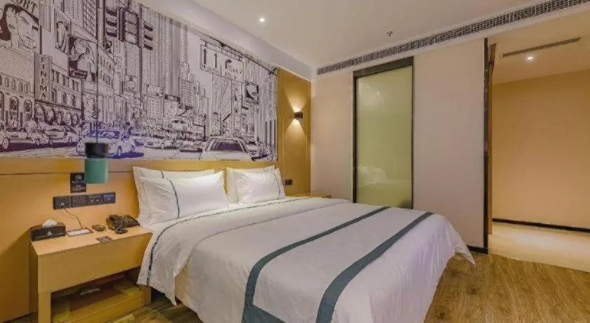 Bed in City Comfort Inn Chengdu Wenjiang Zhujiang Square Guanghua Park Metro Station