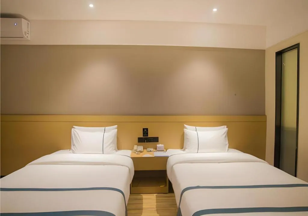 Bed in City Comfort Inn Liuzhou Longtan Park Ma'anshan Baiyun