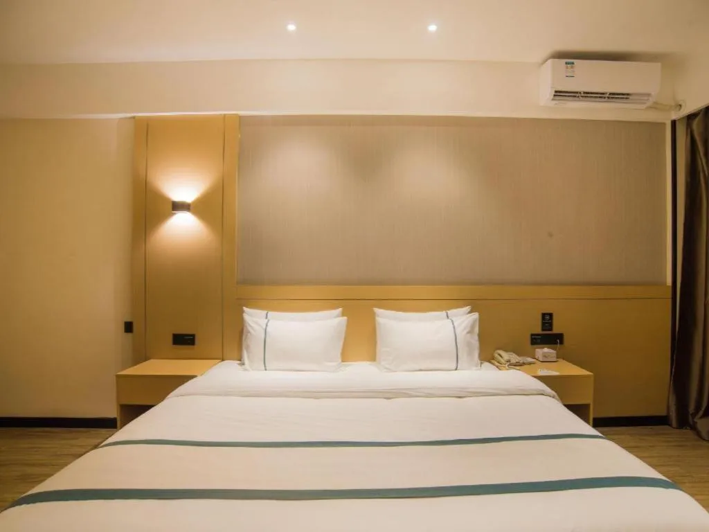 Bed in City Comfort Inn Liuzhou Longtan Park Ma'anshan Baiyun