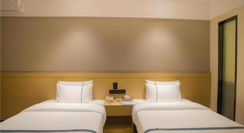 Bed in City Comfort Inn Liuzhou Longtan Park Ma'anshan Baiyun