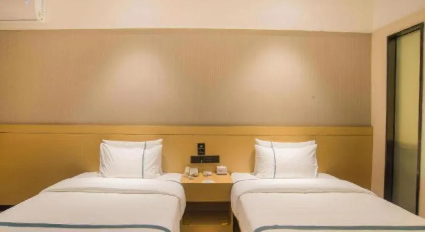 Bed in City Comfort Inn Liuzhou Longtan Park Ma'anshan Baiyun