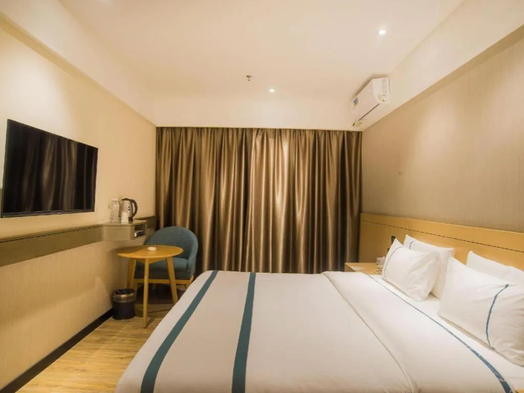 Bed in City Comfort Inn Liuzhou Longtan Park Ma'anshan Baiyun