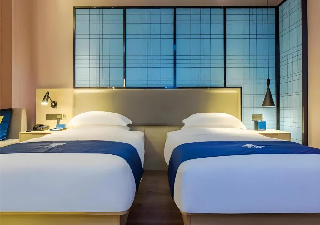 Bed in Echarm Hotel Guiyang Qianling Mountain